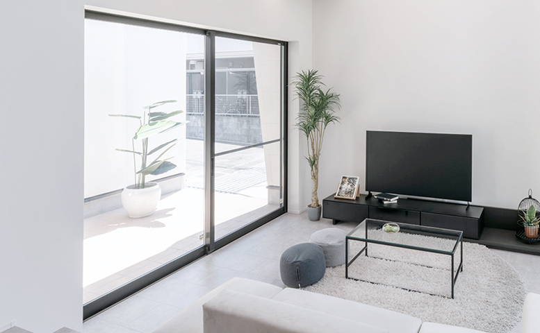 大きな「掃き出し窓」のリビング